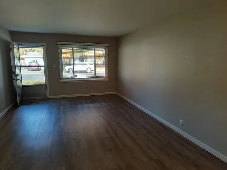 3636 Alberta Ave — Photo 5