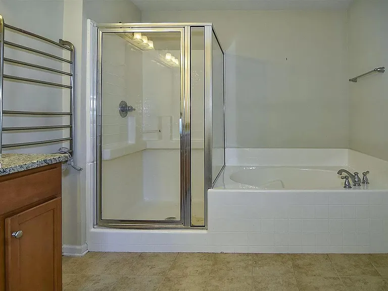 305 Chestnut Oak Ct — Photo 22