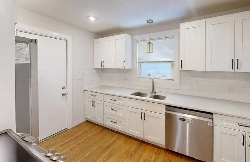 3 bed, 1.5 bath, $4,575 — Photo 2