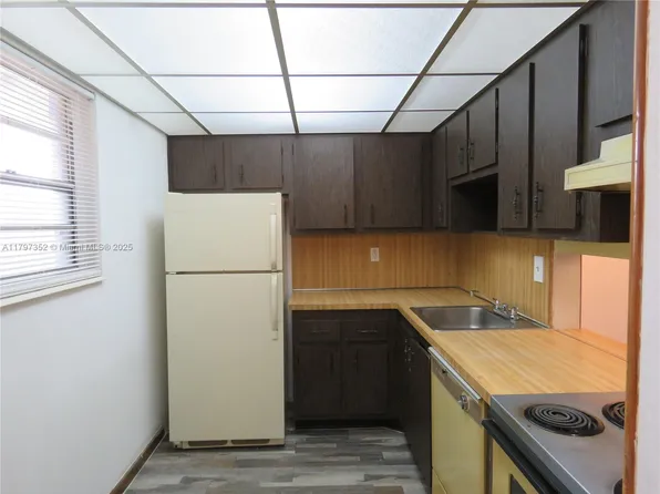 13707 Kendale Lakes Cir #Penthouse 2, Miami, FL 33183