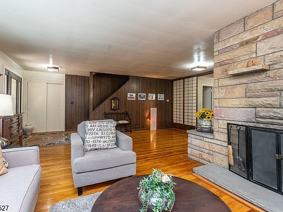 3rd image of 5 Overhill Rd