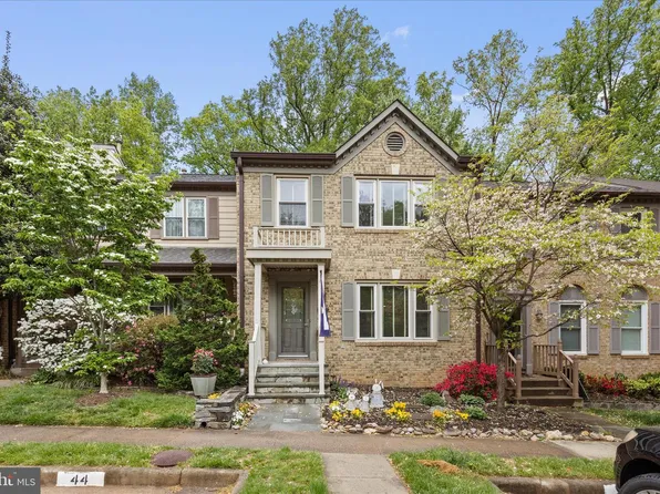 12516 Sweet Leaf Ter, Fairfax, VA 22033