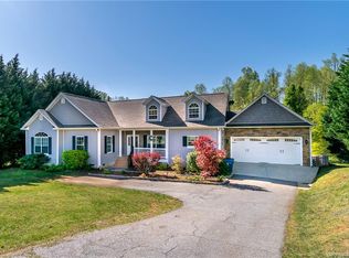 457 Cedarview Ln, Saluda, NC 28773