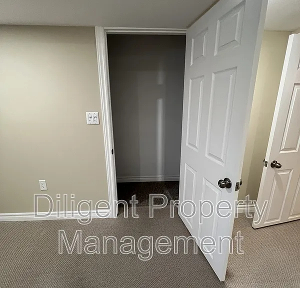 596 Garside Dr — Photo 28