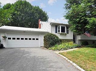 17 Old Lyme Dr, Warwick, RI 02886