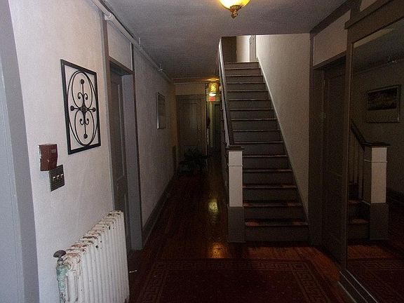 2nd image of 310 13th Ave NE APT 1