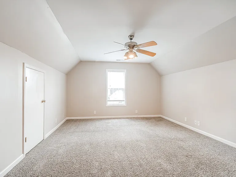 2137 Aberdeen Cir — Photo 10