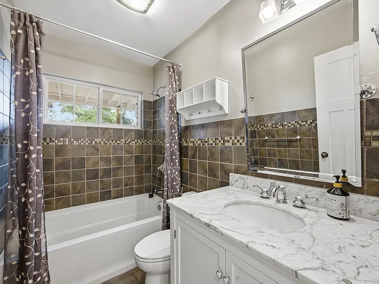 1 Fairhills Dr — Photo 21
