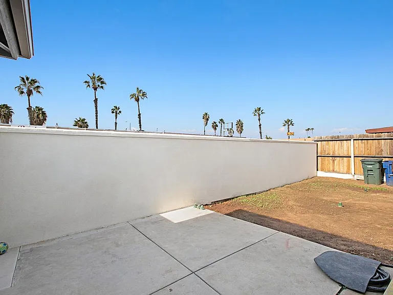 330 Ash Ave — Photo 16