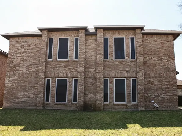 720 Crescent Dr, Desoto, TX 75115