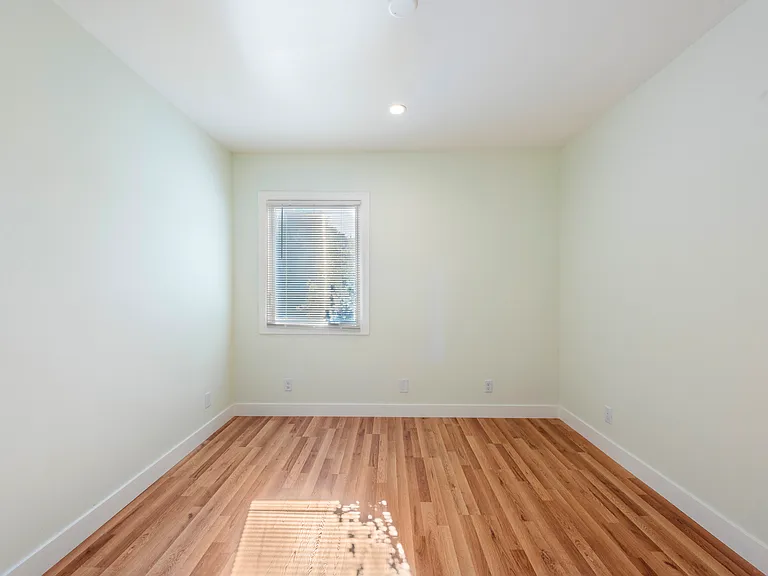 301 Frances St — Photo 19