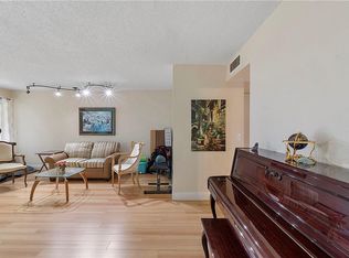 5749 Camino Del Sol APT 201, Boca Raton, FL 33433