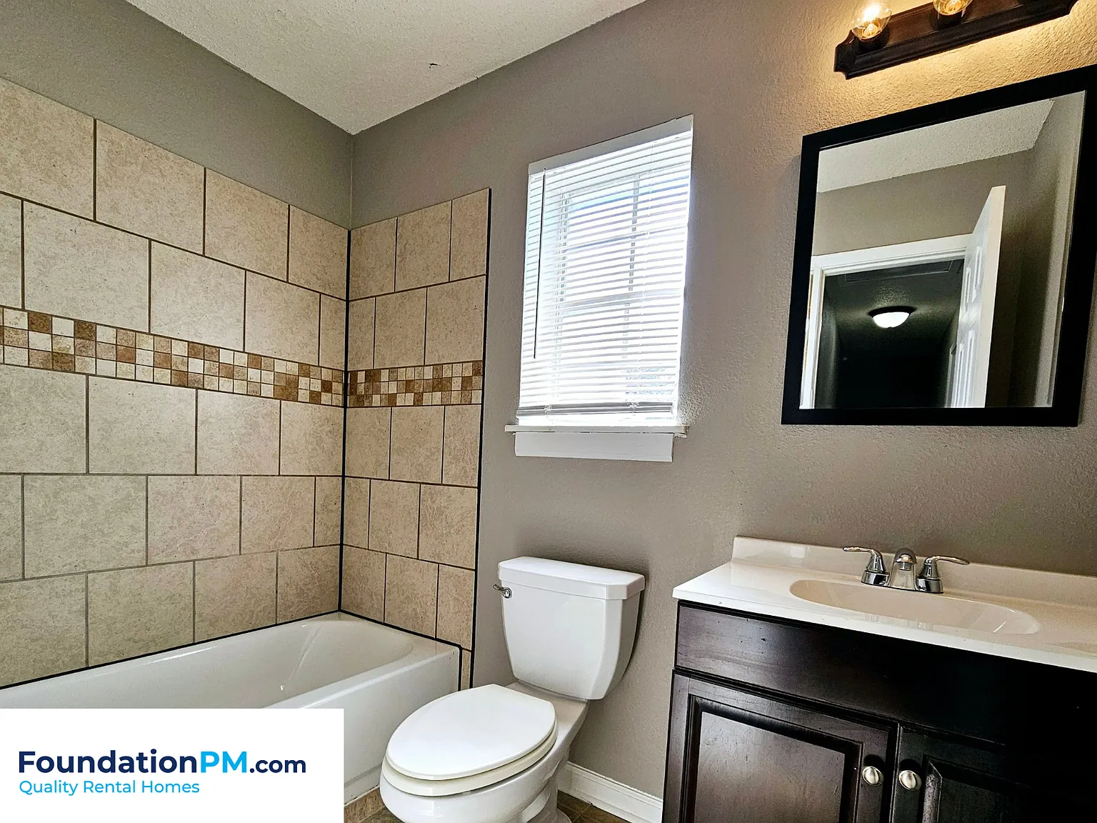 3760/3762 Maple Leaf Cove - 2 — Photo 2