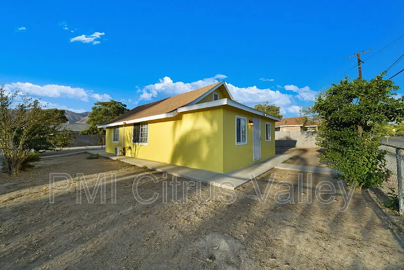 2 bed, 1.0 bath, 700 sqft, $2,200 — Photo 1