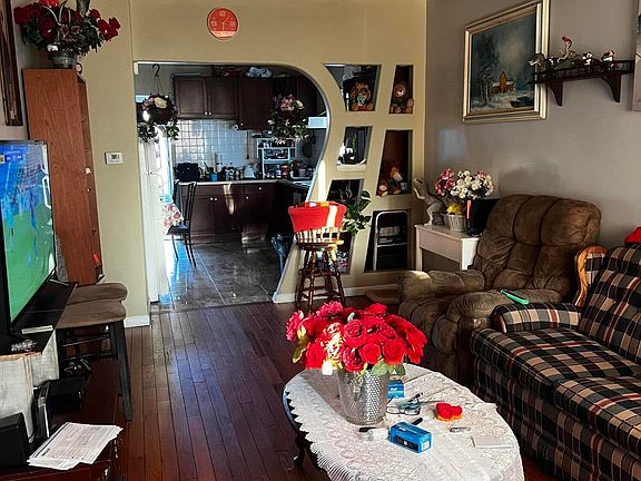 3rd image of 4855 Walsh Ave