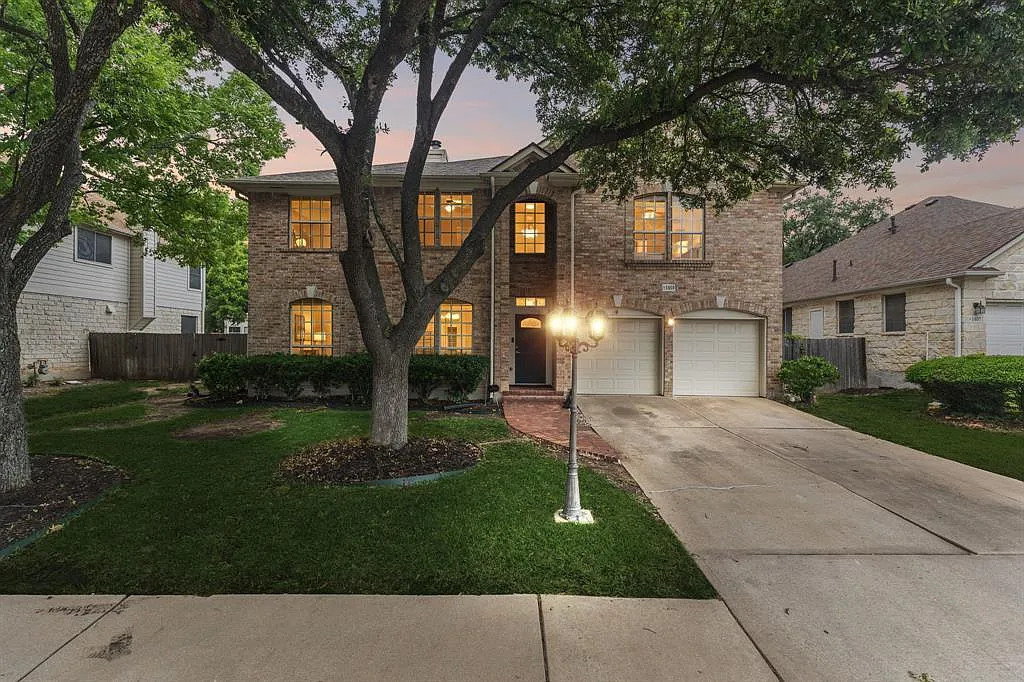4 bed, 3.0 bath, 2615 sqft, $2,875 — Photo 1