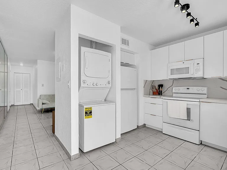 199 SW 12th Ave #313-B — Photo 7