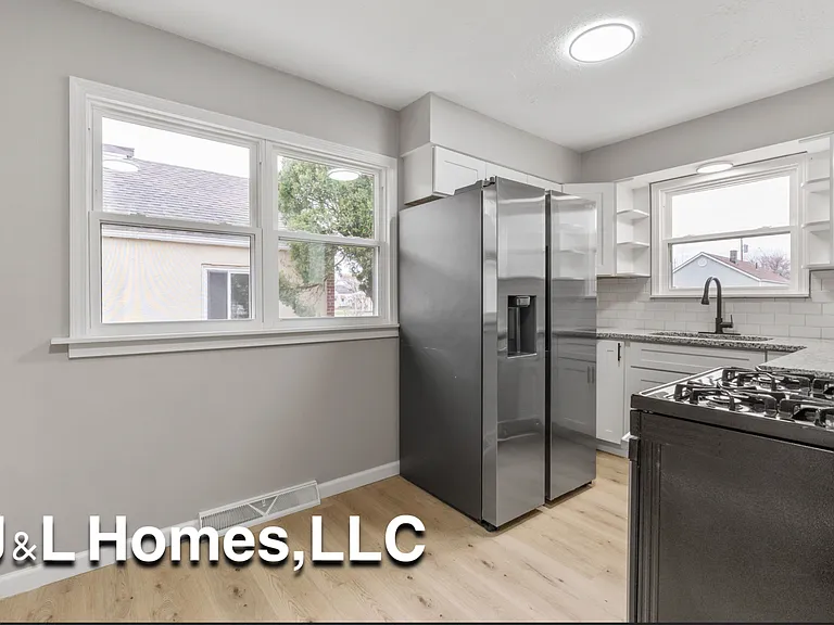 50 Florence Ave — Photo 4
