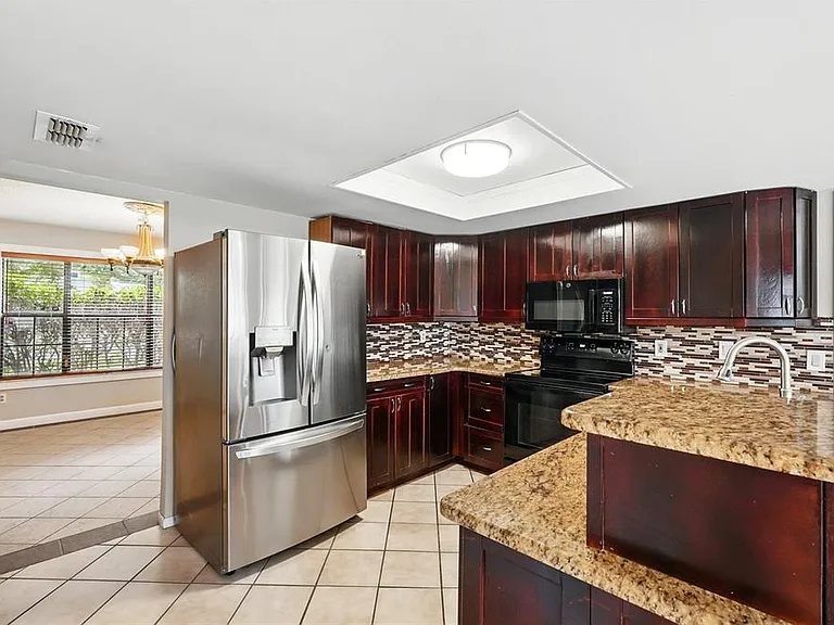 7925 Tumblestone Dr — Photo 16