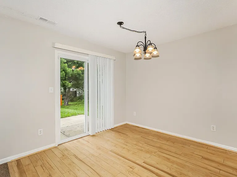 11960 Locus Ln — Photo 8
