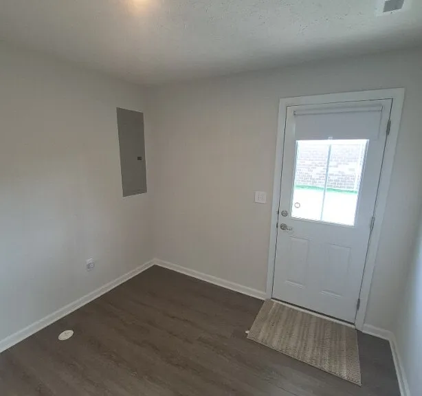 18 Wentworth Ln — Photo 2
