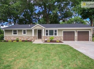 7603 Russell Ln, Prairie Village, KS 66204