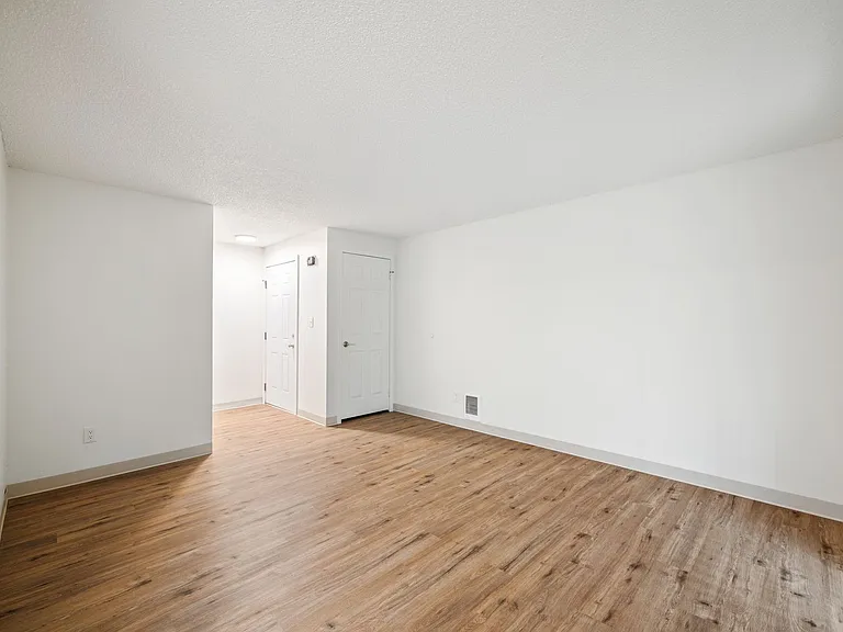 The 1800 Place Apartments — Photo 35