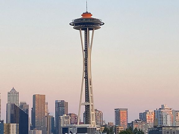 Spectacular View of the Space Needle!