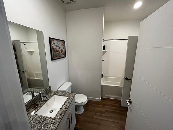 4th image of 480 E South Temple St #604