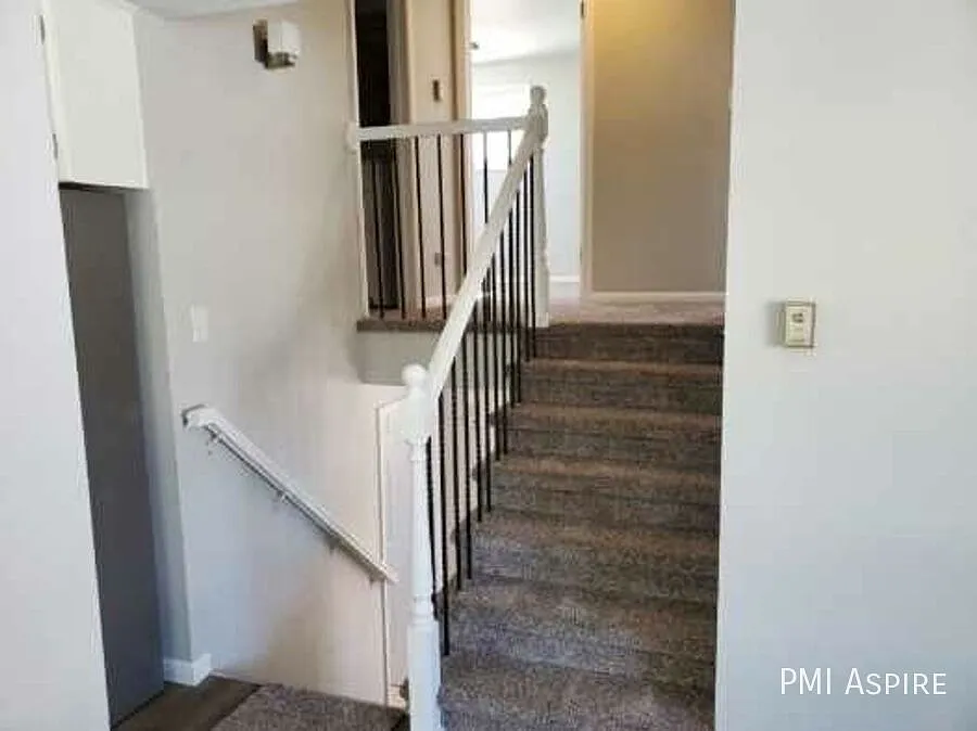 "Spacious 4-Bed, 3-Bath Retreat in Longmont" — Photo 4
