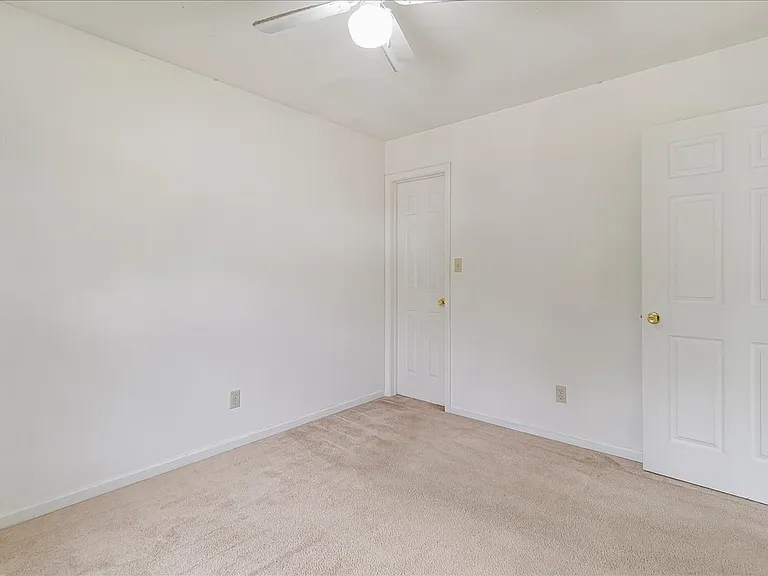 720 E Culton St — Photo 7