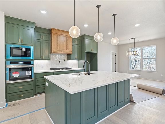 3rd image of 9 Lingfield Ln