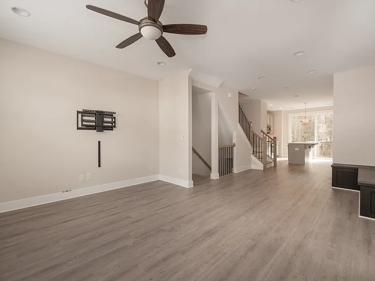 554 W End Dr — Photo 9