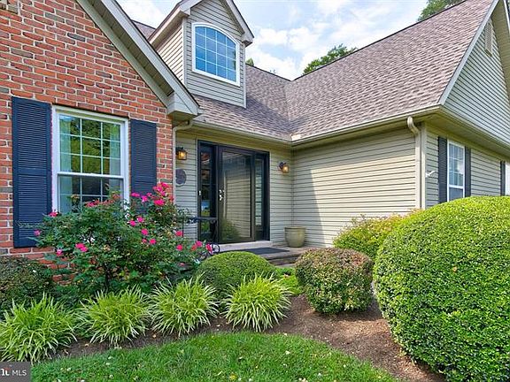 3rd image of 404 Highland Ct