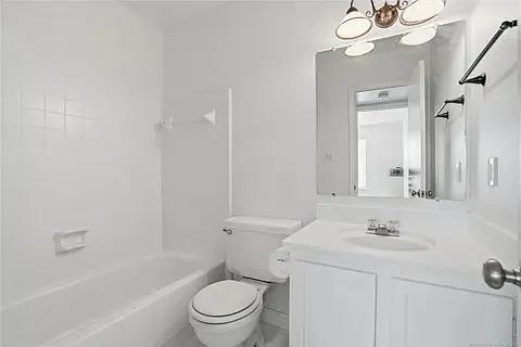 7401 S Yale Ave — Photo 4