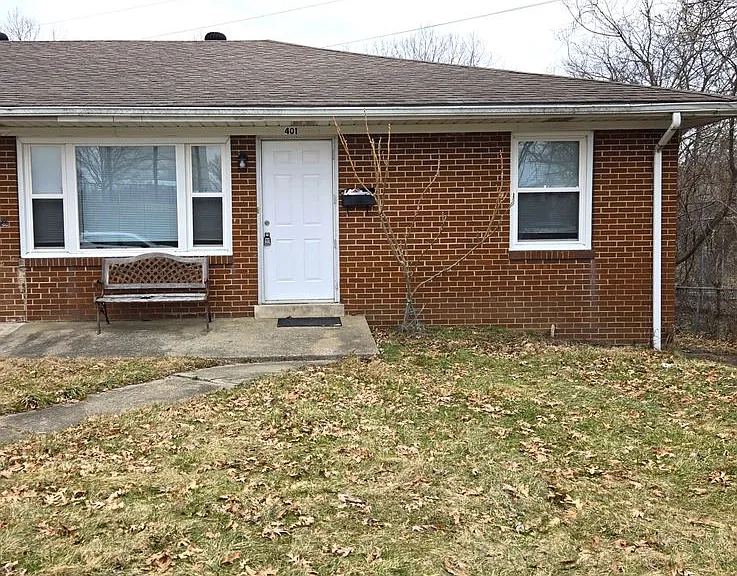 401 Springhill Dr — Photo 1