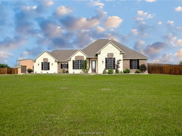 4833 N Country Dr, Bryan, TX 77808