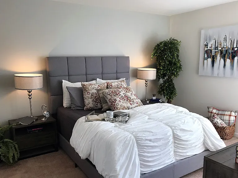 York Apartments — Photo 3
