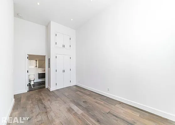 Rented by REAL New York | media 21