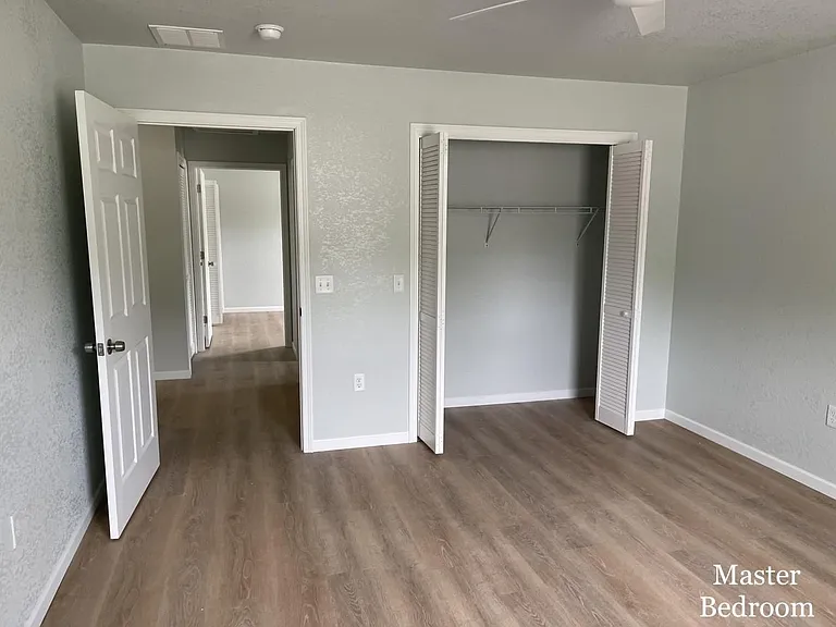 2246 Breezewood Ave — Photo 10