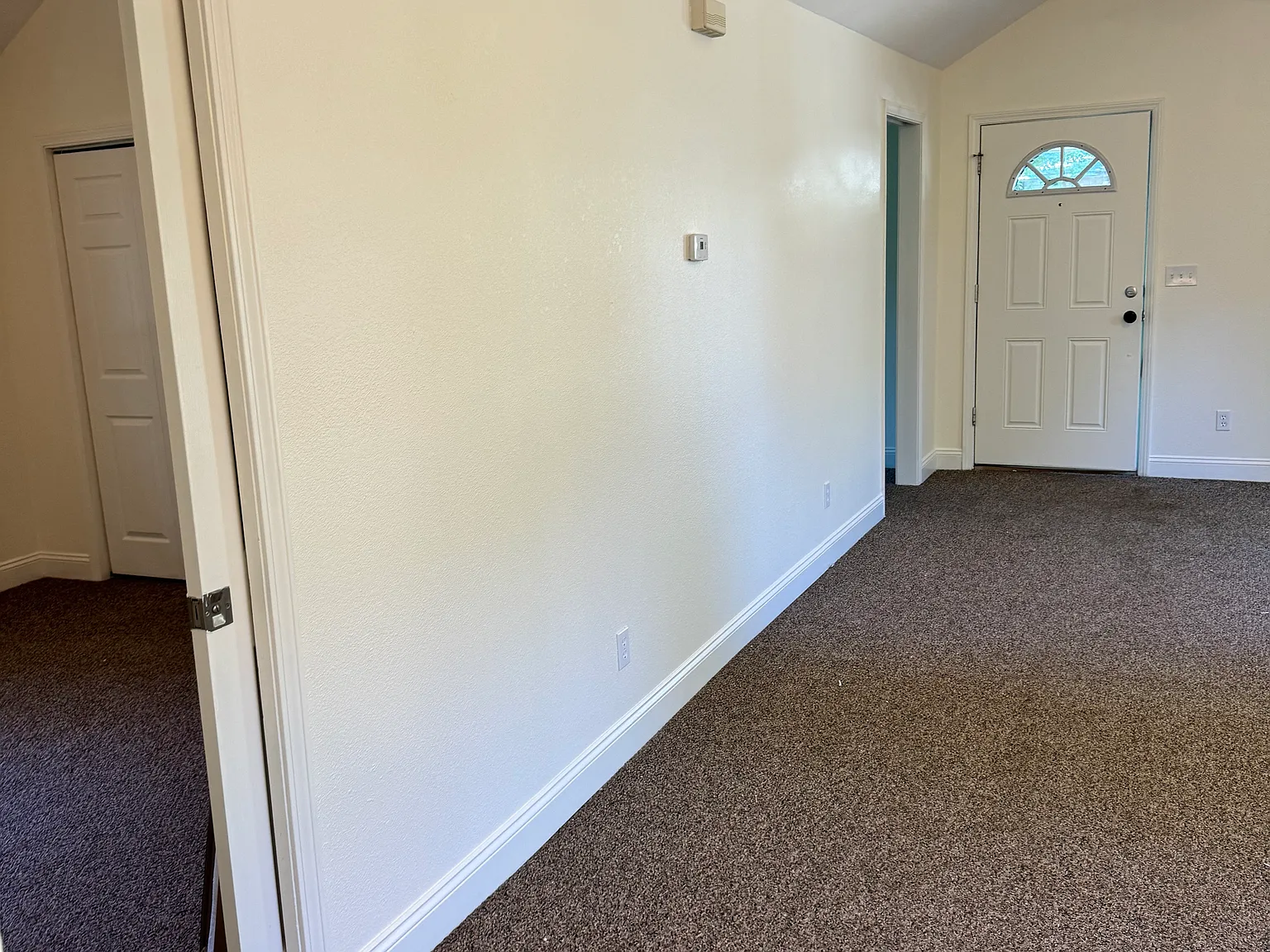 2 bed, 832 sqft, $1,190 — Photo 2