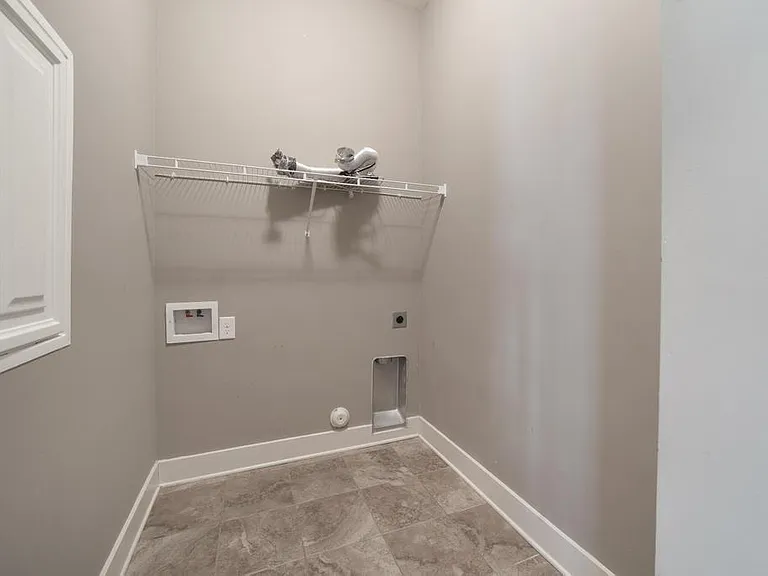 3347 Chase Ct — Photo 37