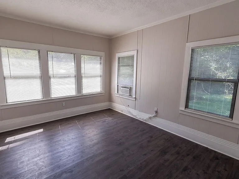 1443 W Kirby Pl — Photo 12