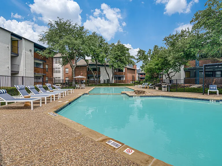Raleigh At Towne Crossing — Photo 18