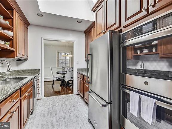 3rd image of 3051 Hazelton St
