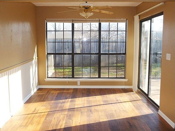 Breakfast Nook/Sitting Area