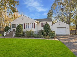 185 Stanley Rd, Mattituck, NY 11952