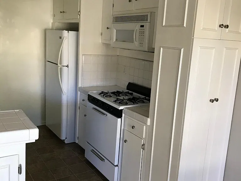 1280 S Barrington Ave #17-B — Photo 6