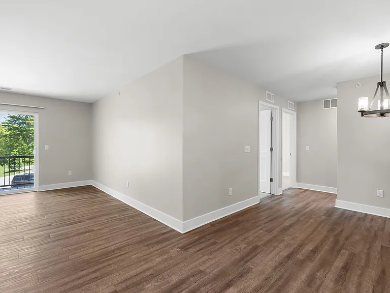 Westlake Place Apartments — Photo 9