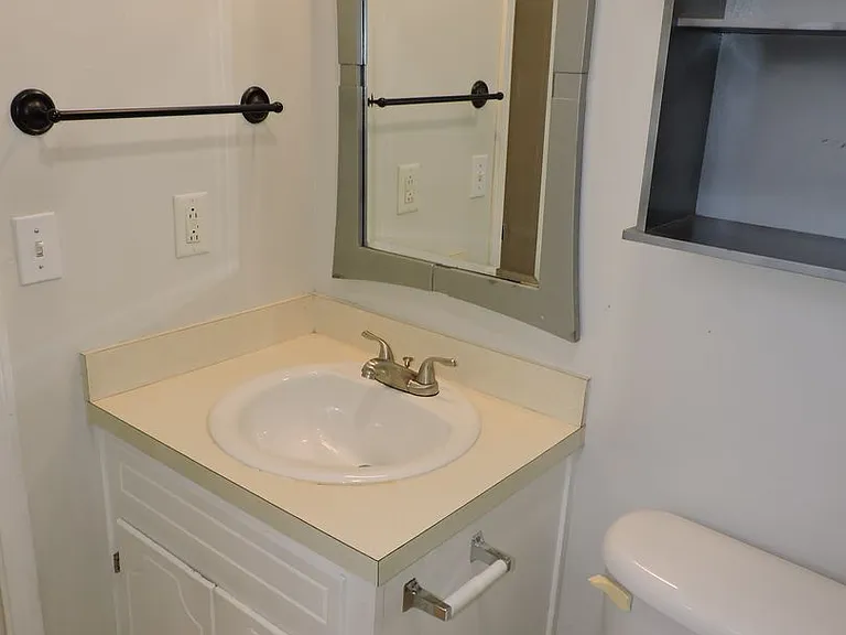 7834 Charter Oaks Dr — Photo 13